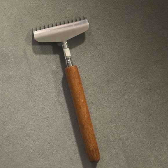 Back Scratcher With Wood Handle - Picture 1 of 2